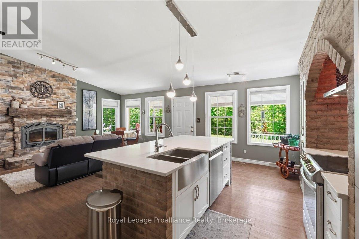 33 WOODRIDGE DRIVE - 5