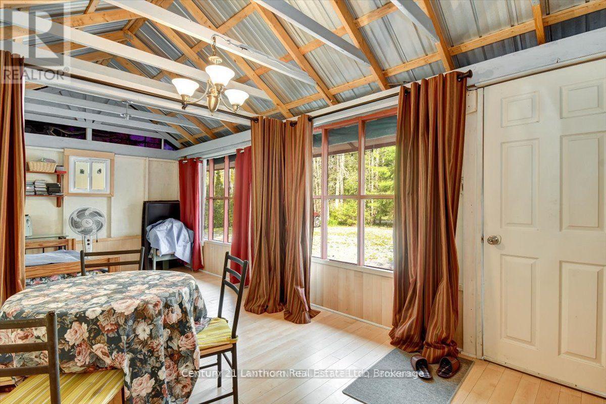 54 BEACH ROAD - 11