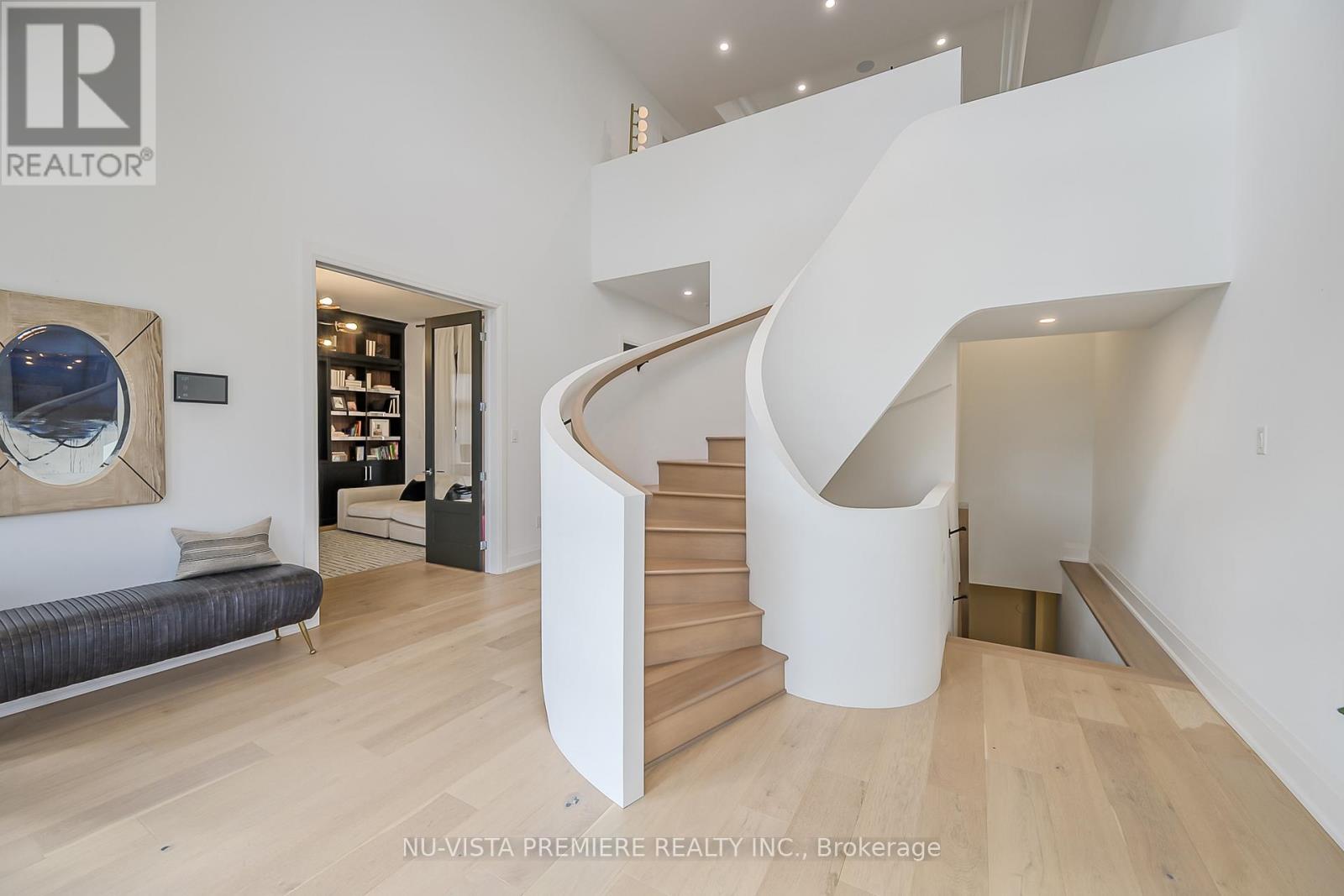 7501 SILVER CREEK CRESCENT - 34