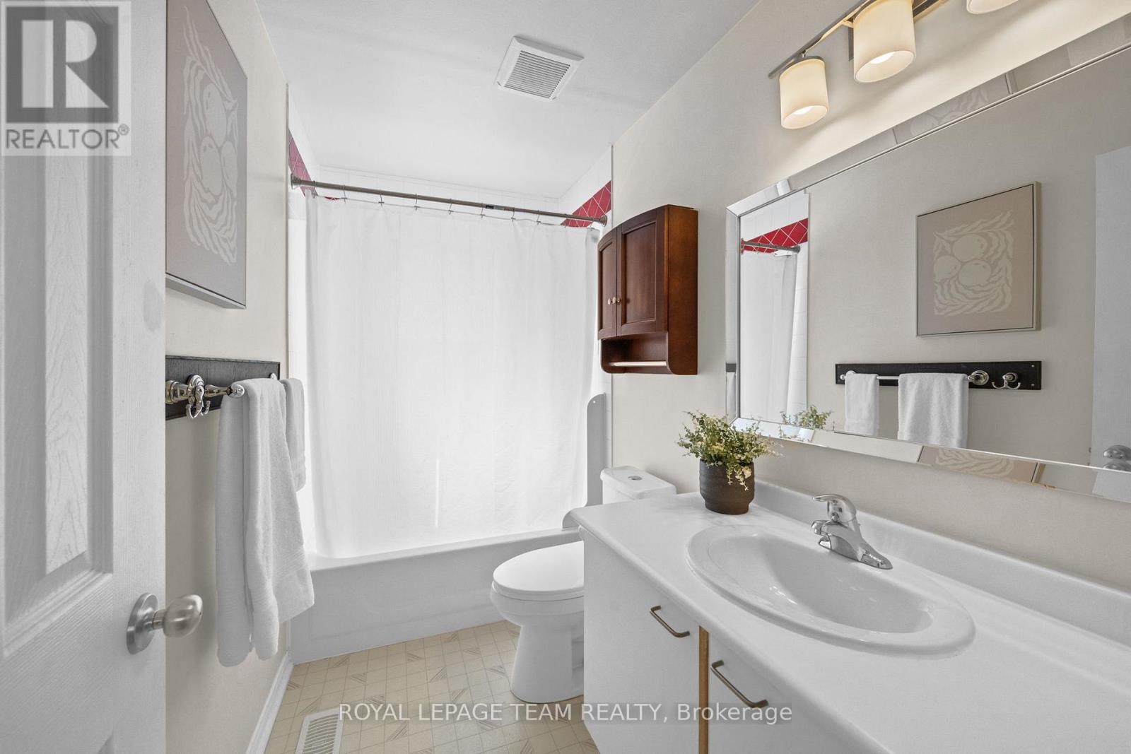2 IPSWICH TERRACE - 32