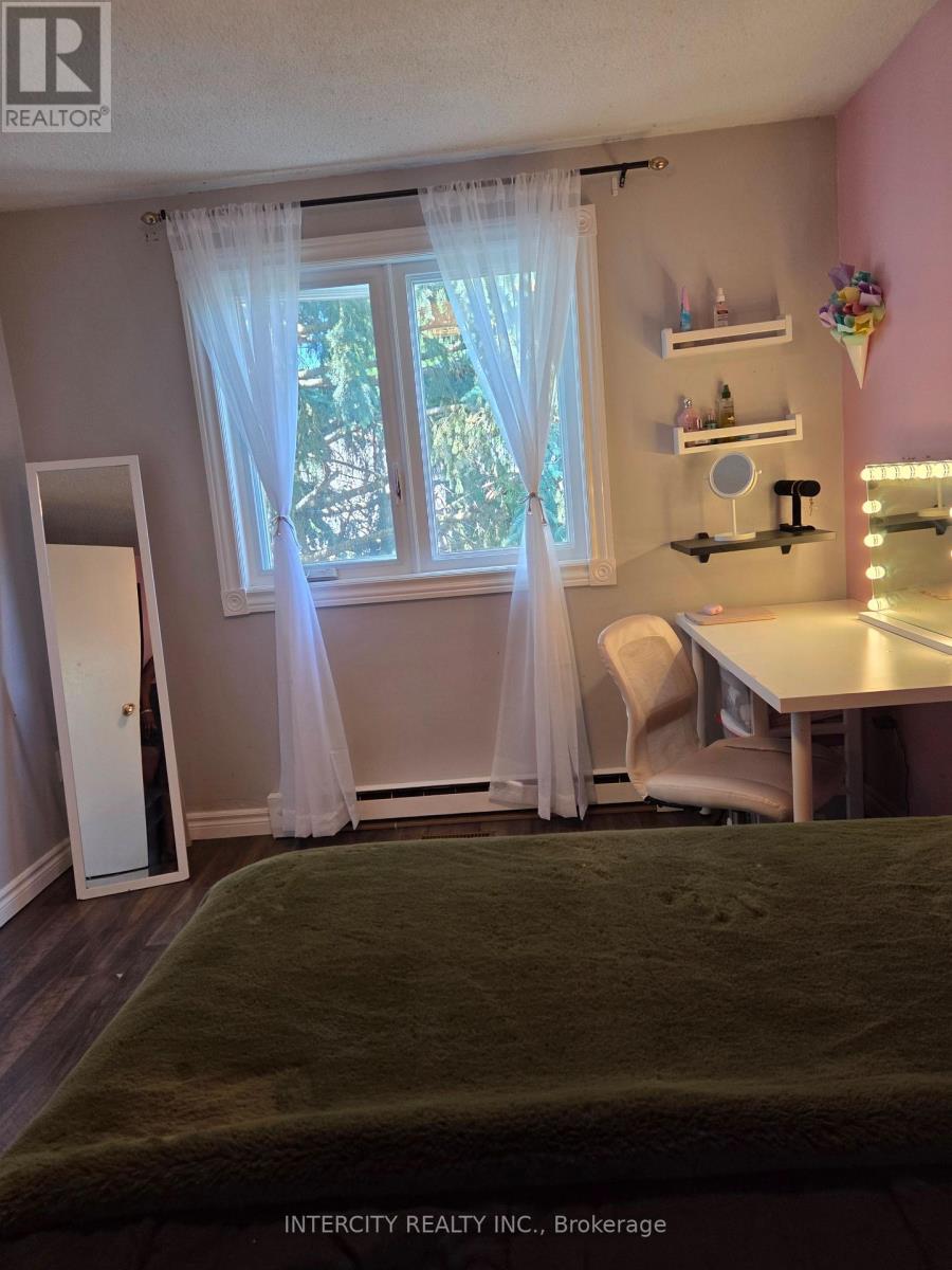 21 HIGHVIEW TRAIL - 29