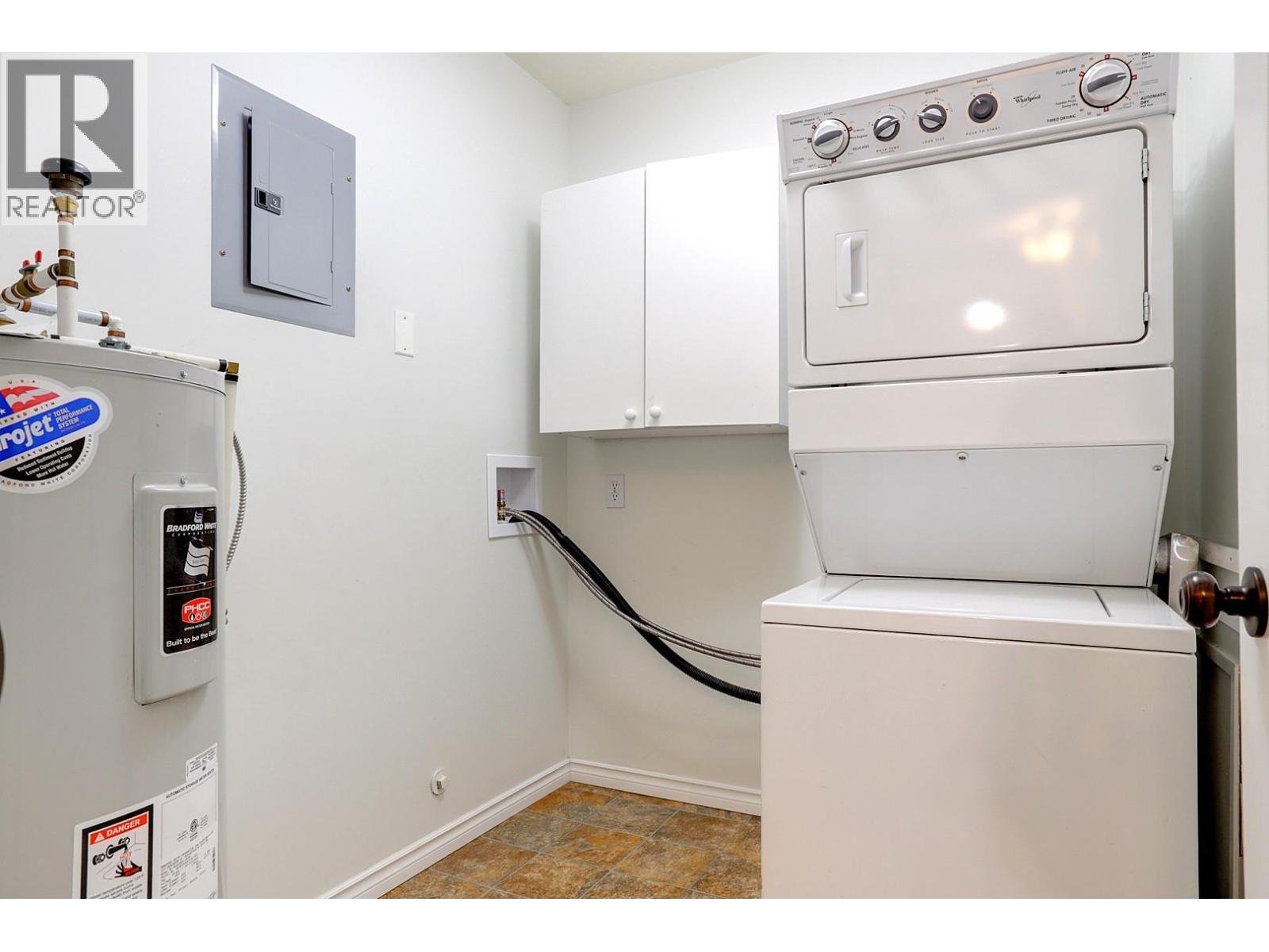 212 211 Kildonan Avenue, Enderby