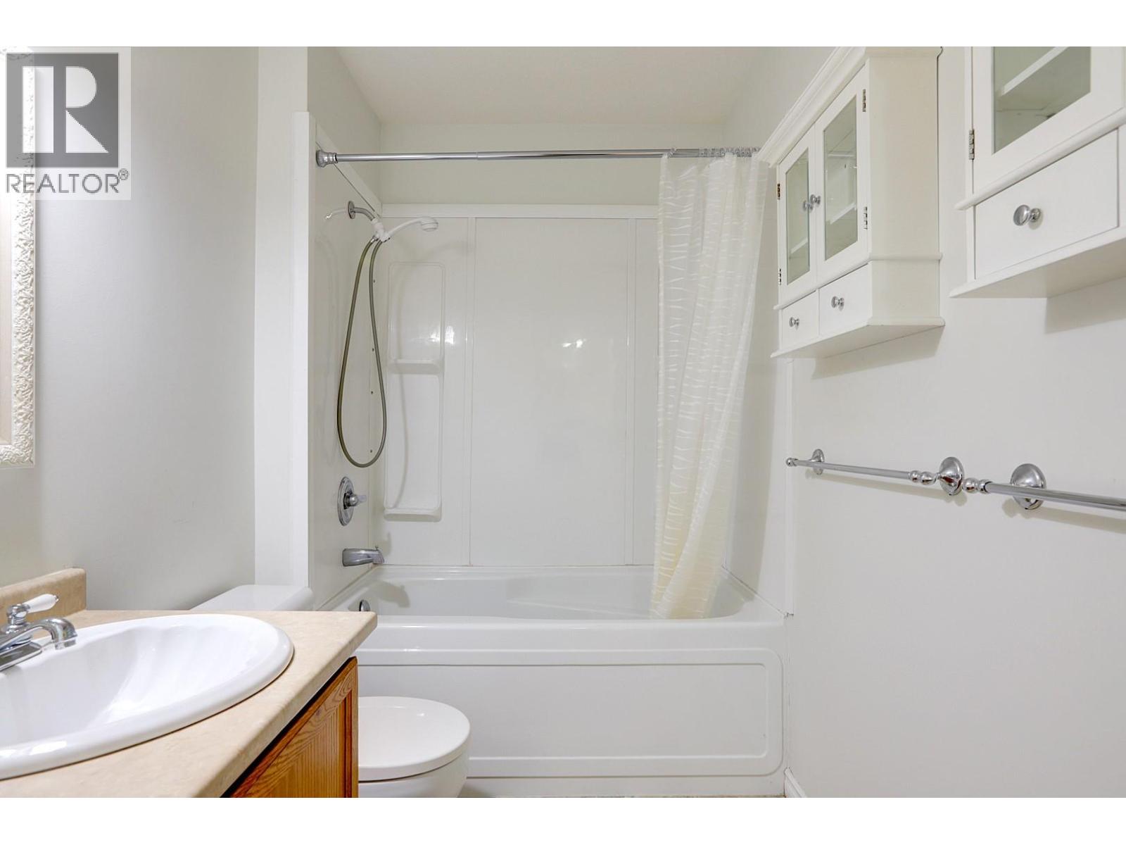 212 211 Kildonan Avenue, Enderby