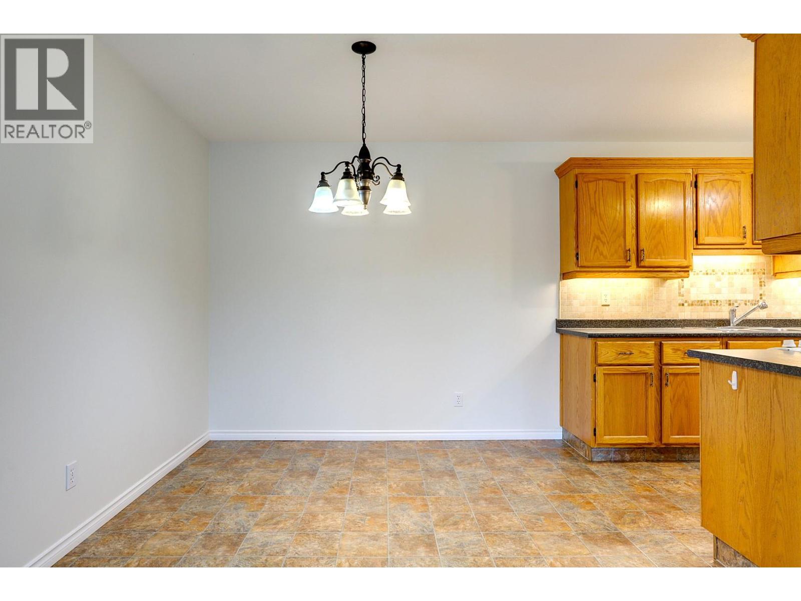 212 211 Kildonan Avenue, Enderby