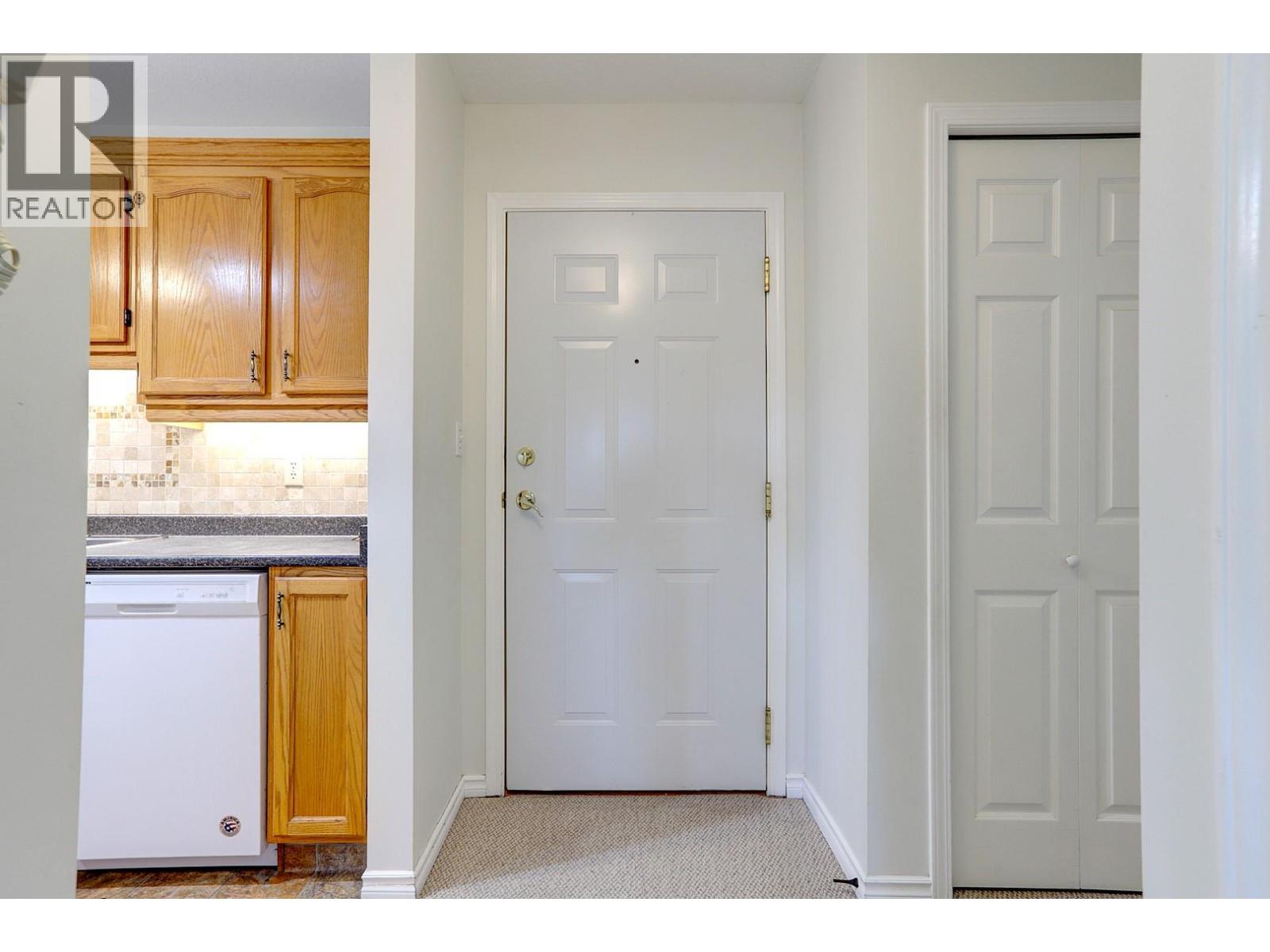 212 211 Kildonan Avenue, Enderby