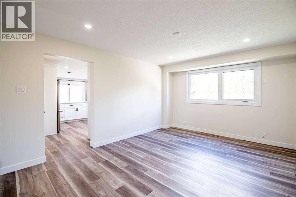 41B 26553 Hwy 11 - 22
