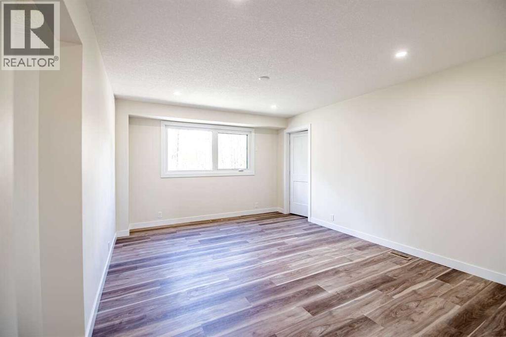 41B 26553 Hwy 11 - 23