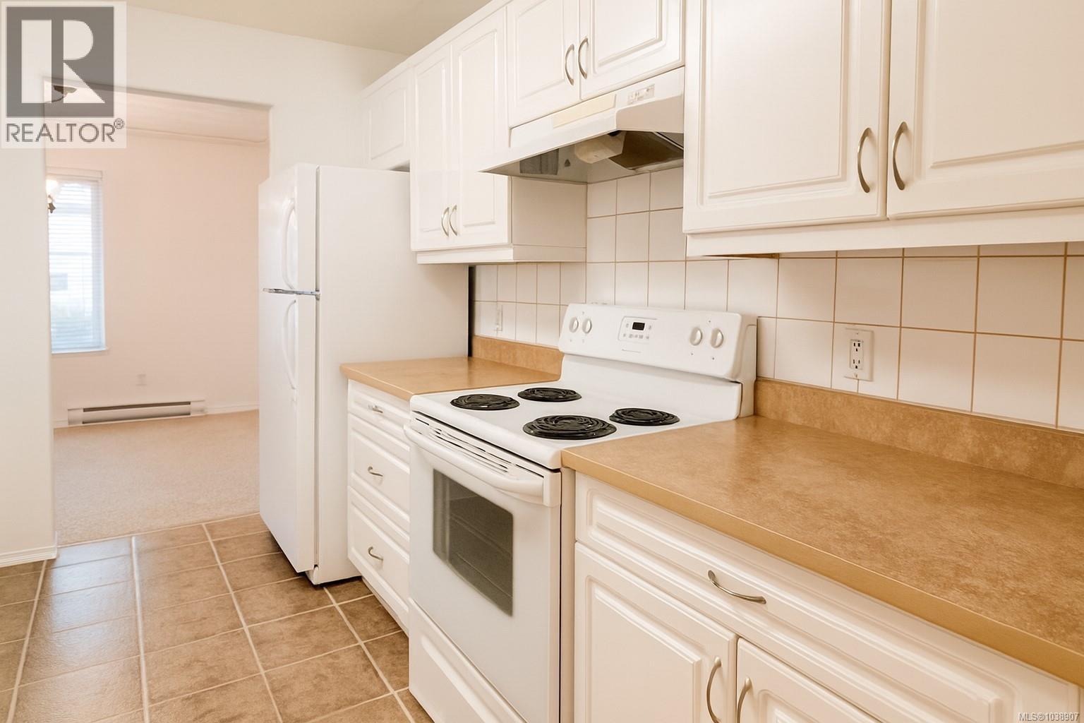 #207 2568 Dingwall St - 3