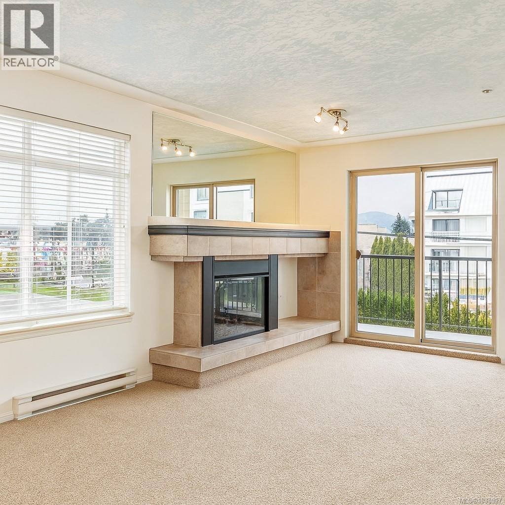 #207 2568 Dingwall St - 9