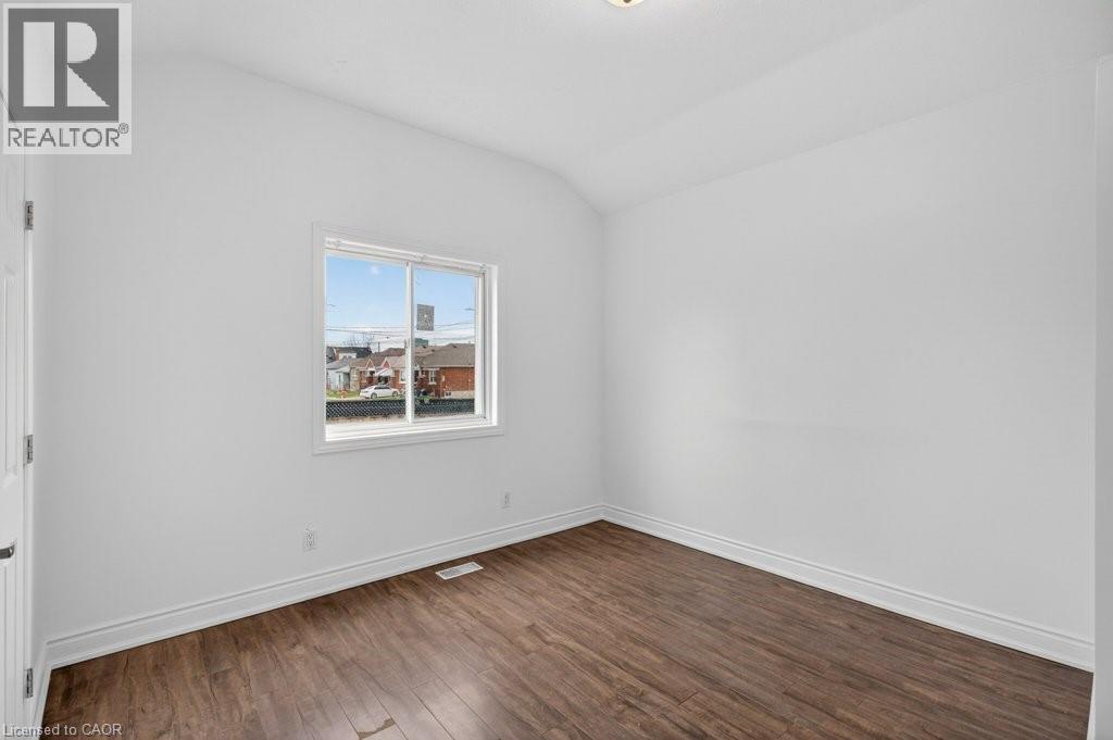 299 BRITANNIA Avenue - 19