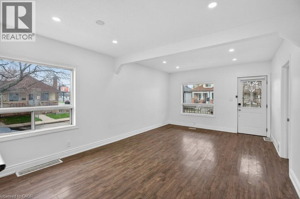 299 BRITANNIA Avenue - 9