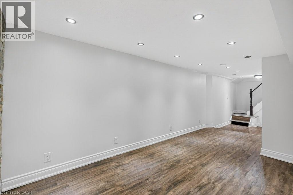 299 BRITANNIA Avenue - 33