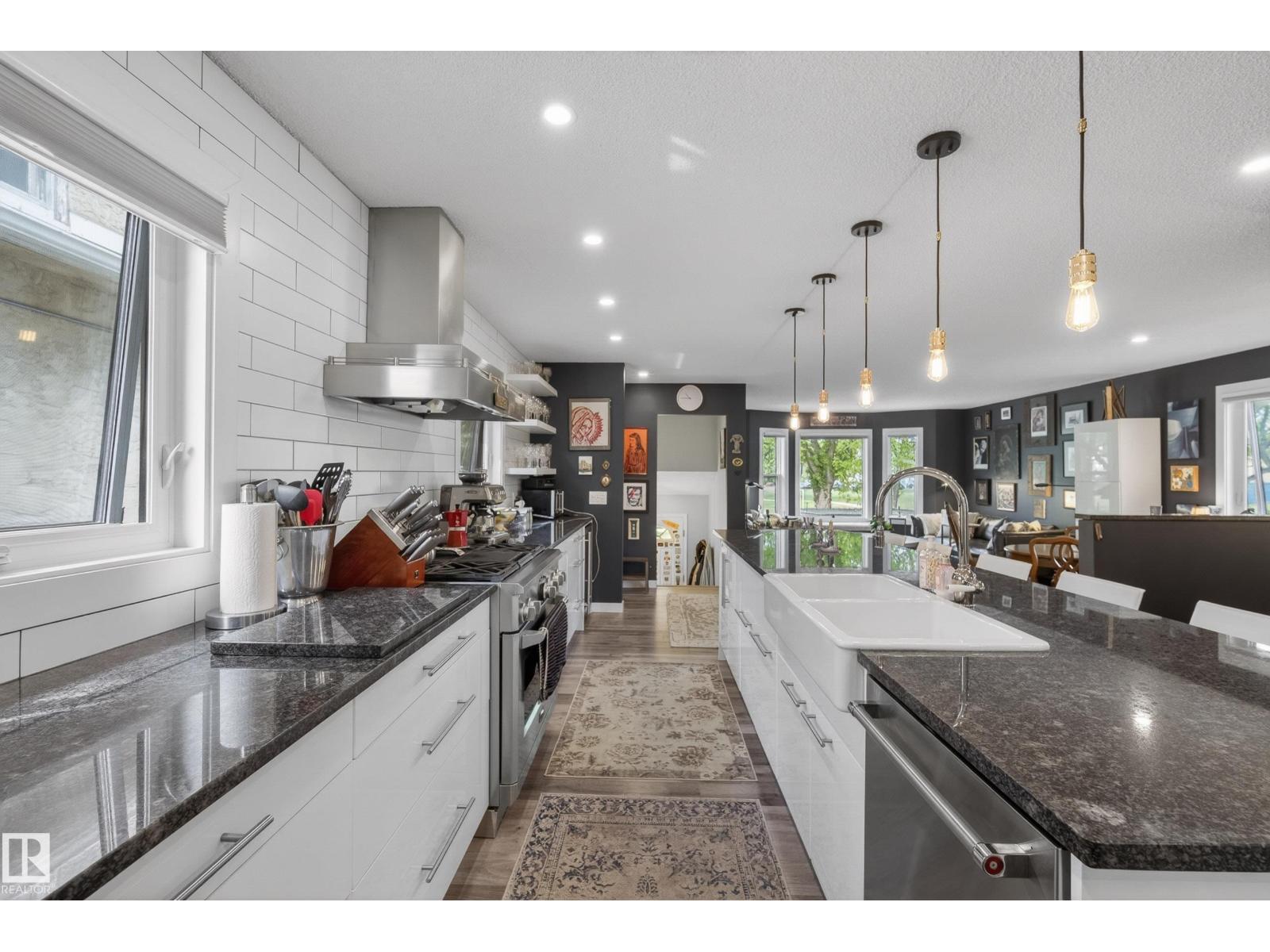10869 94 ST NW - 10