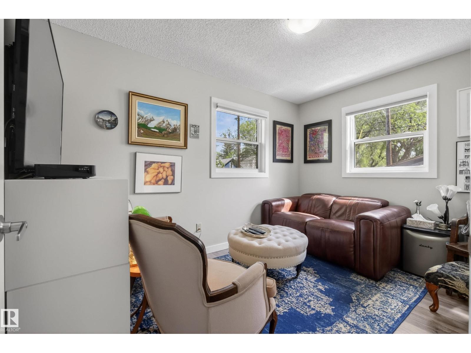 10869 94 ST NW - 23