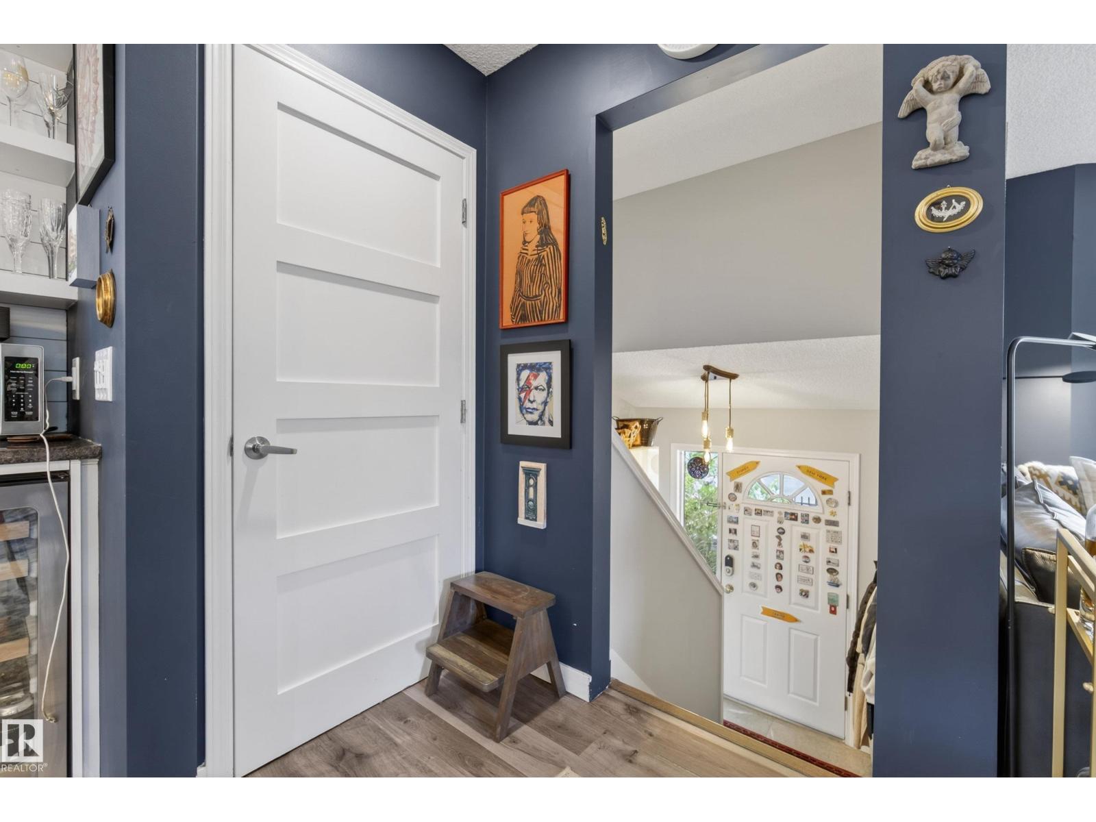 10869 94 ST NW - 5