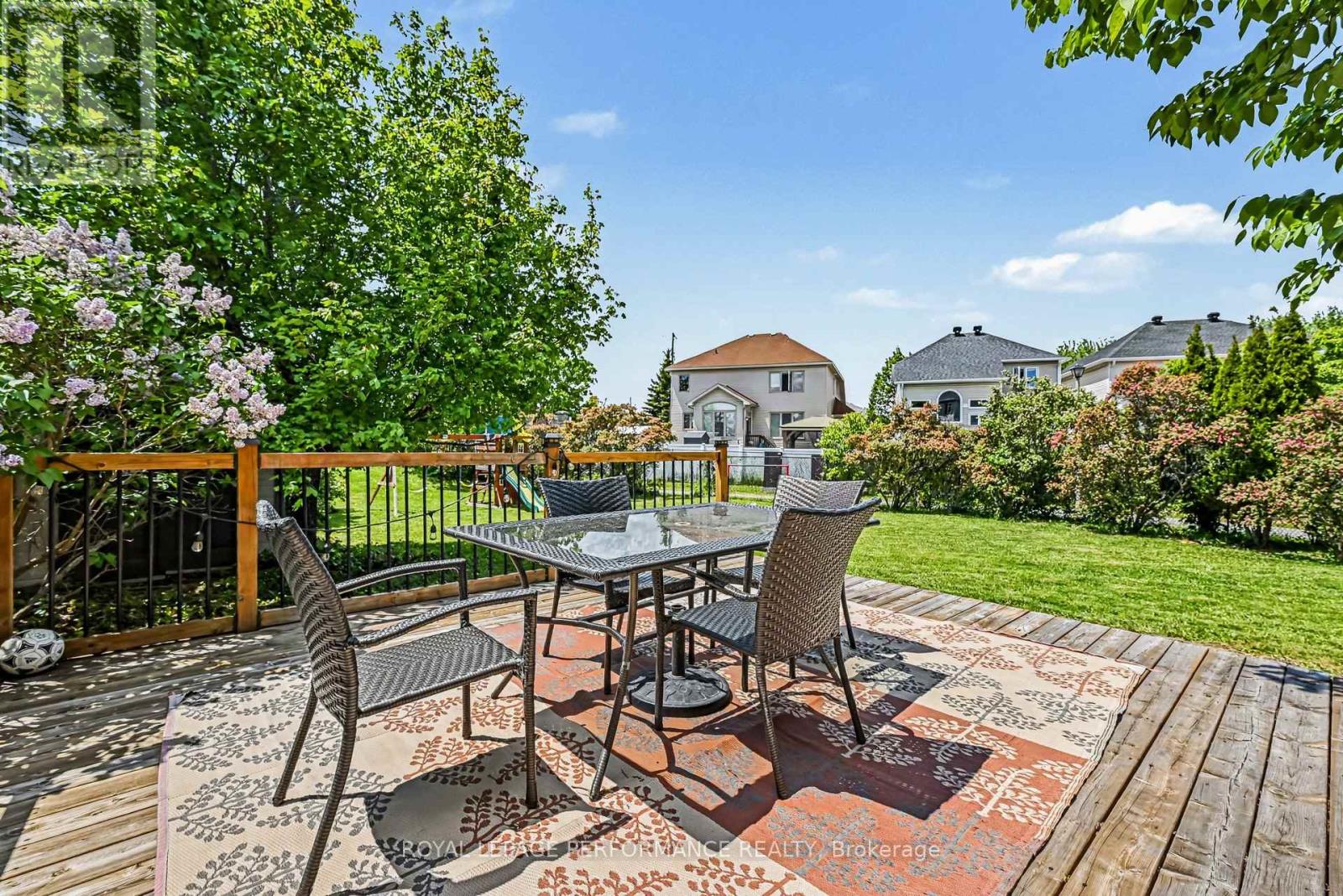 2052 BERGAMOT CIRCLE - 33