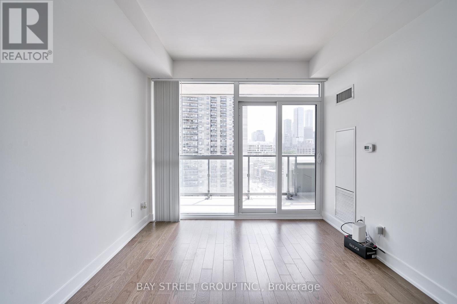 #905 181 BEDFORD ROAD - 10