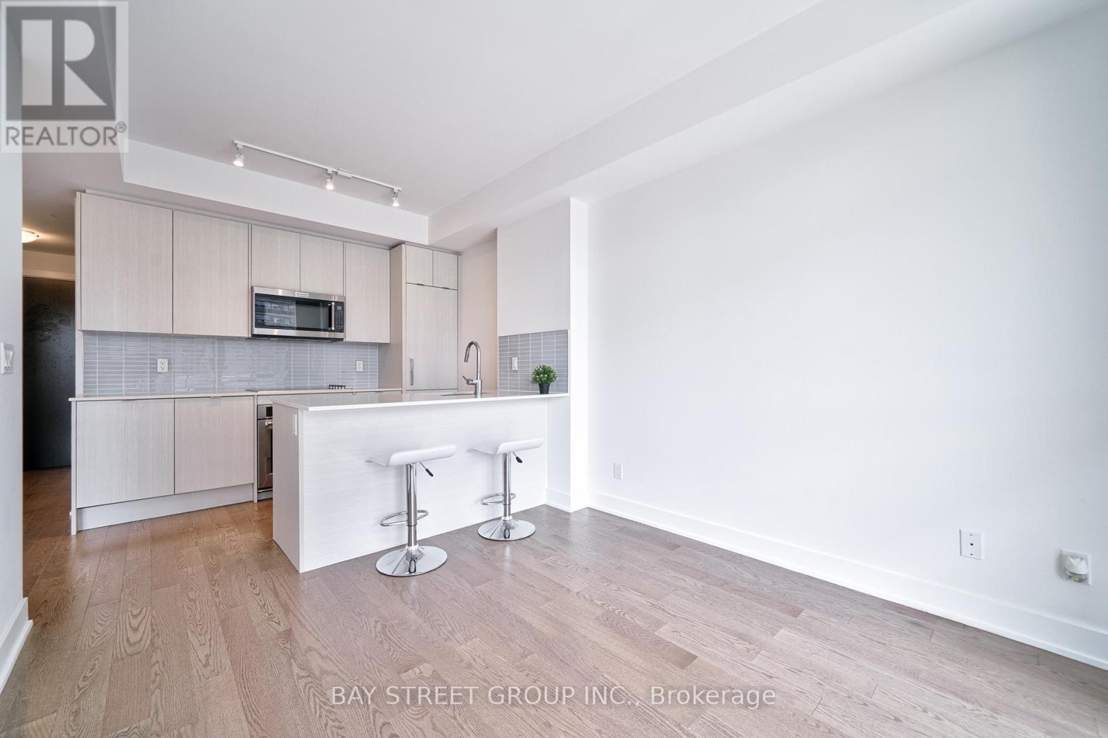 #905 181 BEDFORD ROAD - 9