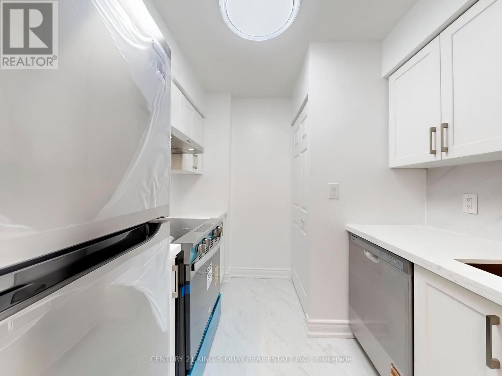 #306 1 PEMBERTON AVENUE - 19