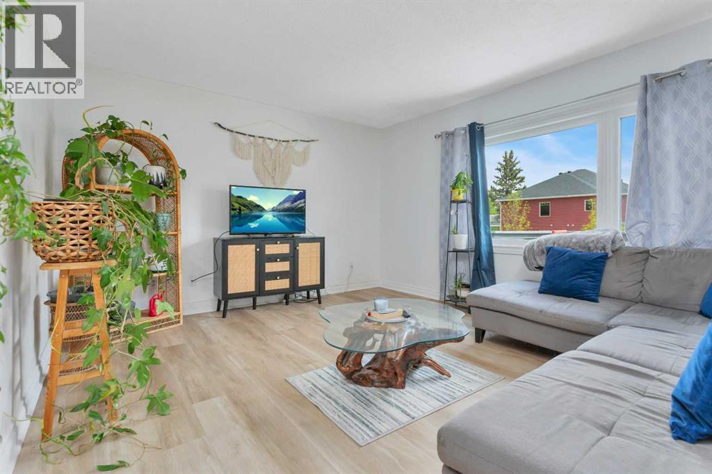 5010 53 Street - 8
