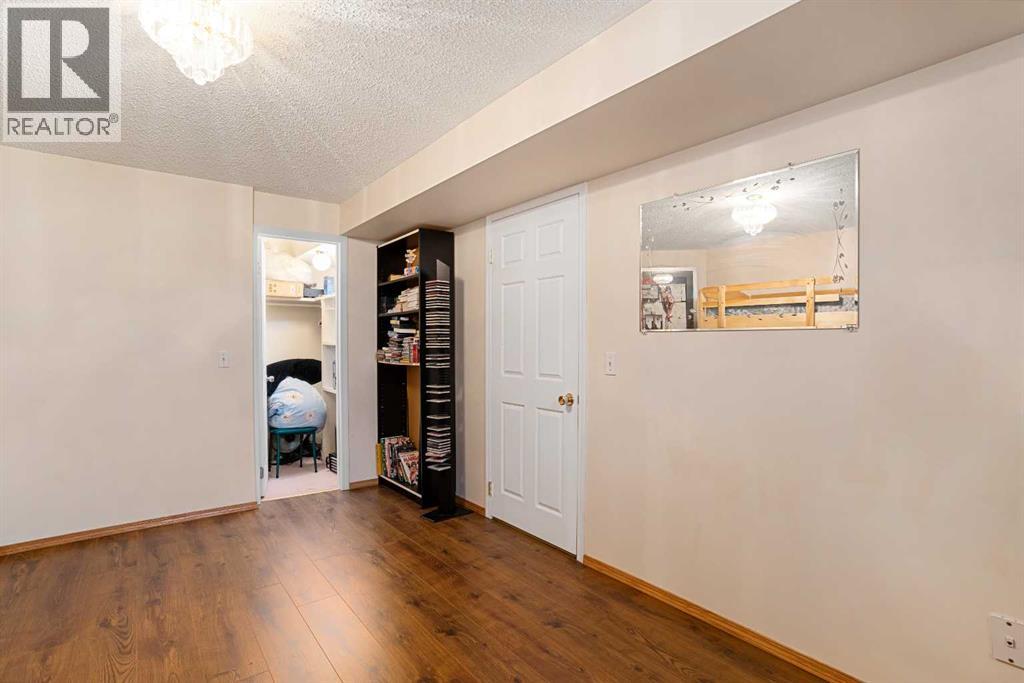 218 15 Avenue NW - 22