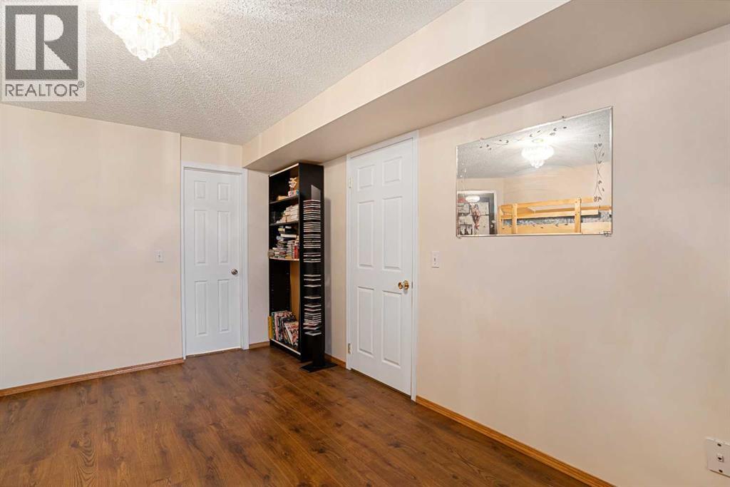 218 15 Avenue NW - 21
