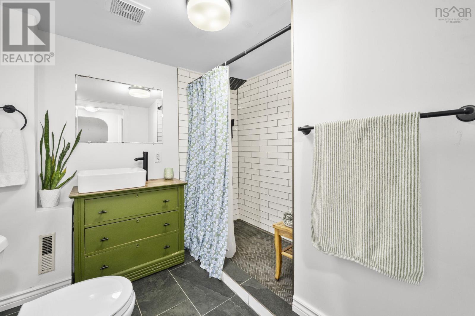Property 26 of 42 of 43 Winchester Avenue