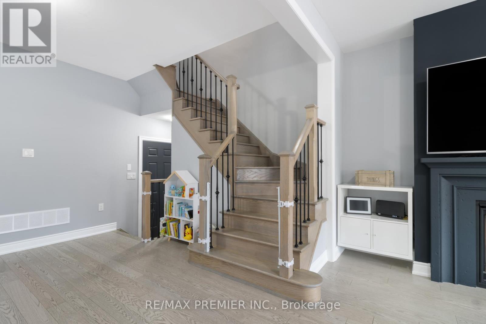 230 CRANBROOK CRESCENT - 12
