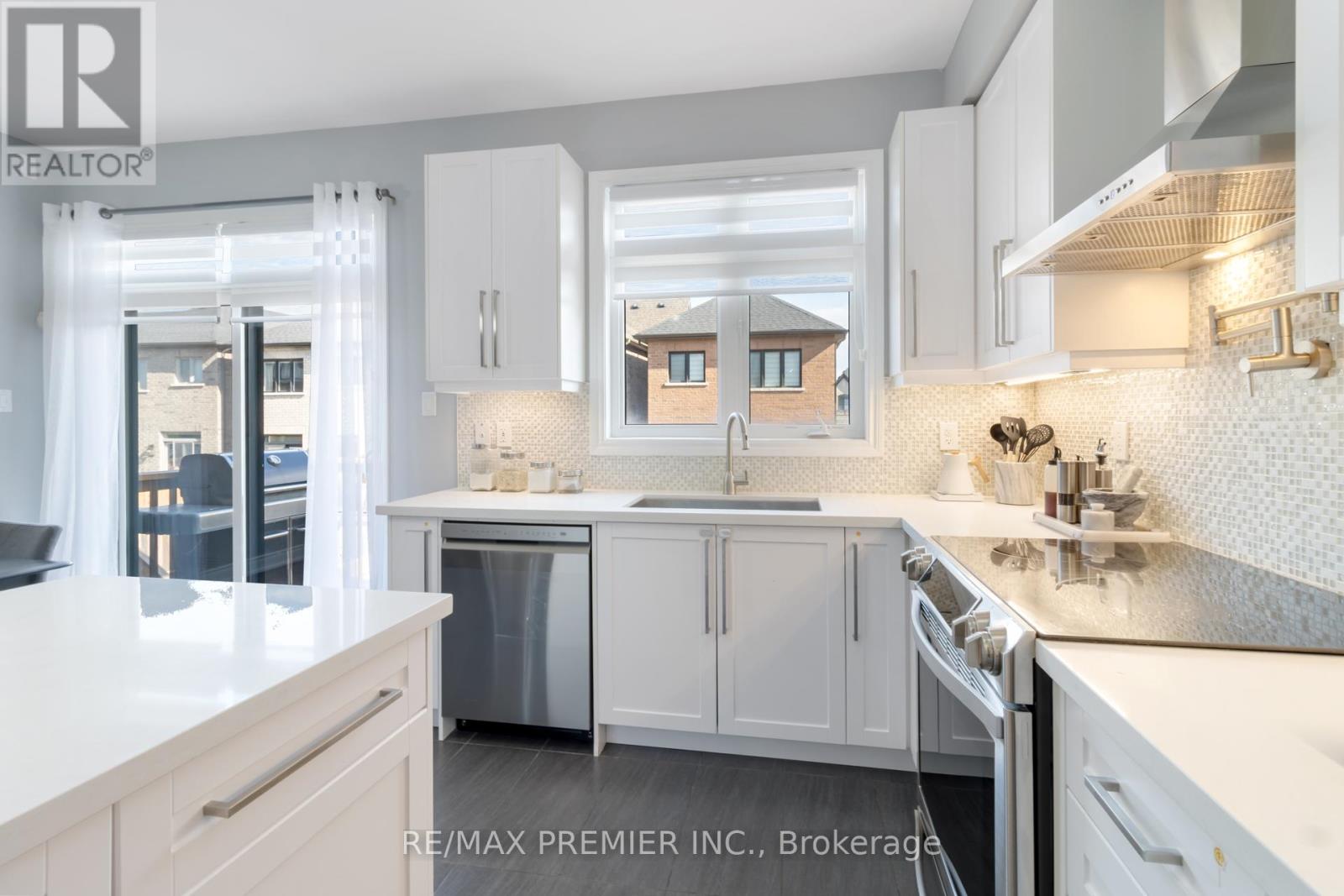 230 CRANBROOK CRESCENT - 25