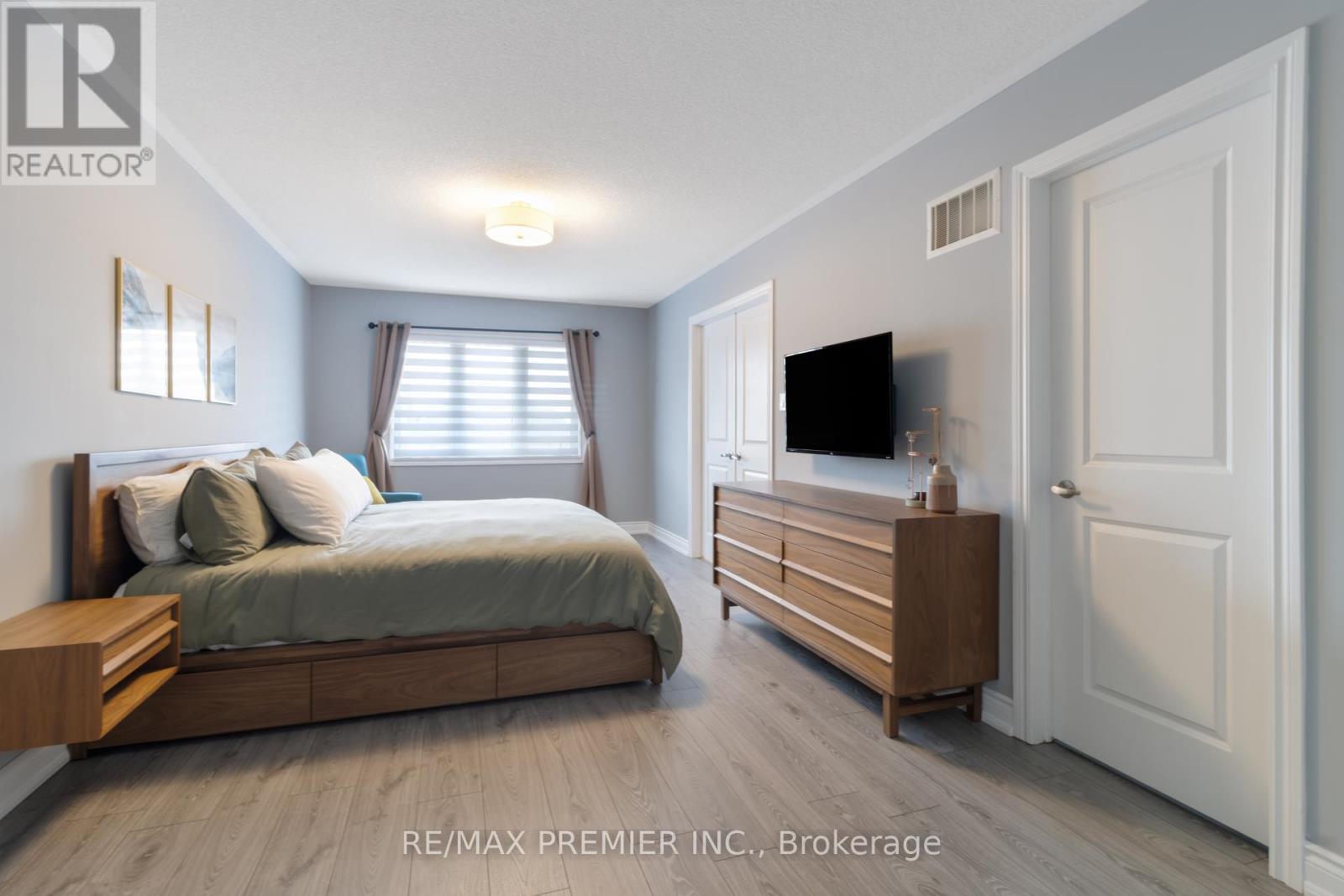 230 CRANBROOK CRESCENT - 28