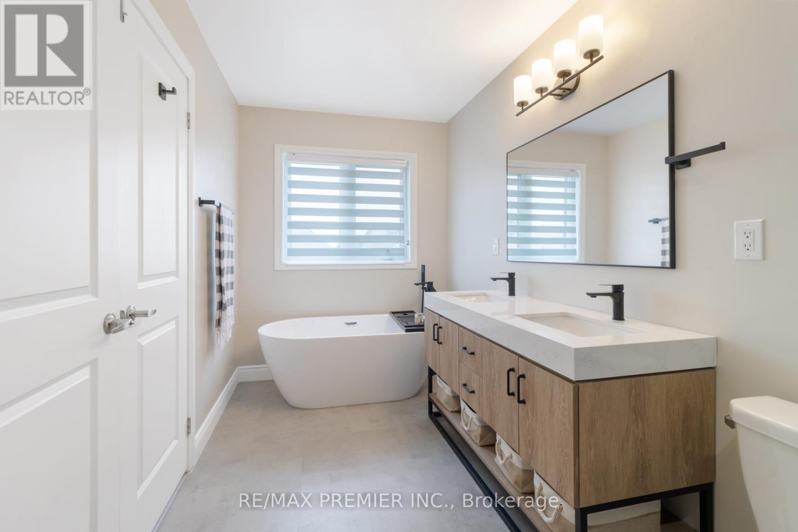 230 CRANBROOK CRESCENT - 32