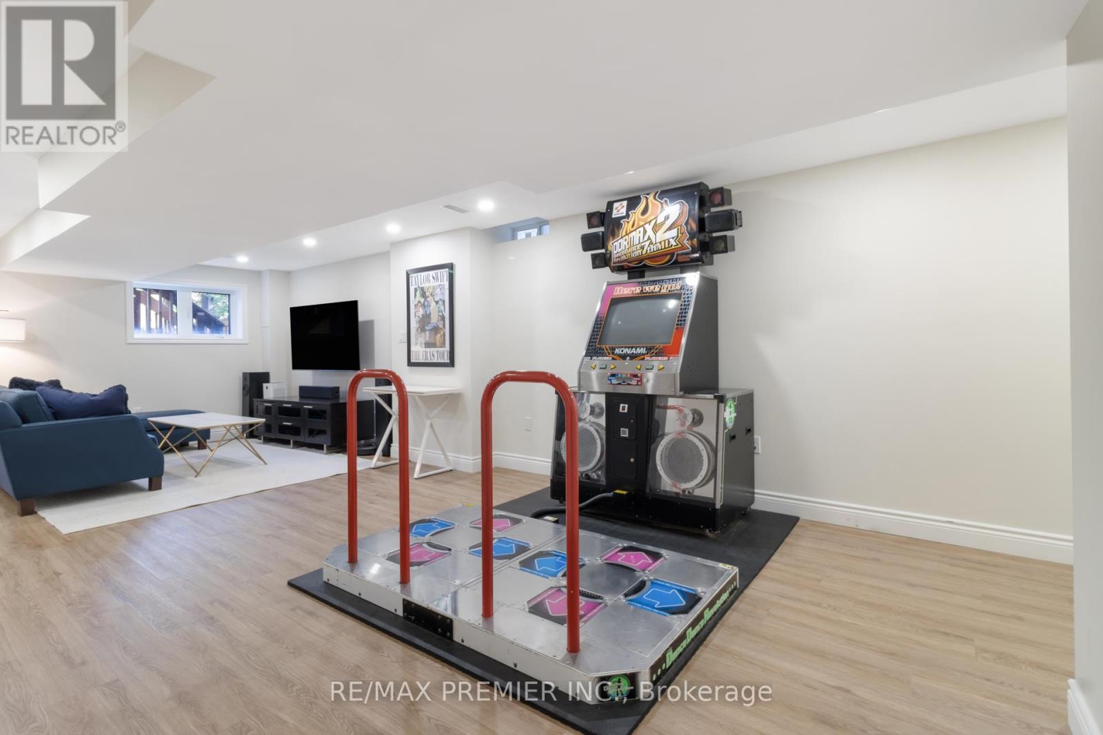 230 CRANBROOK CRESCENT - 39