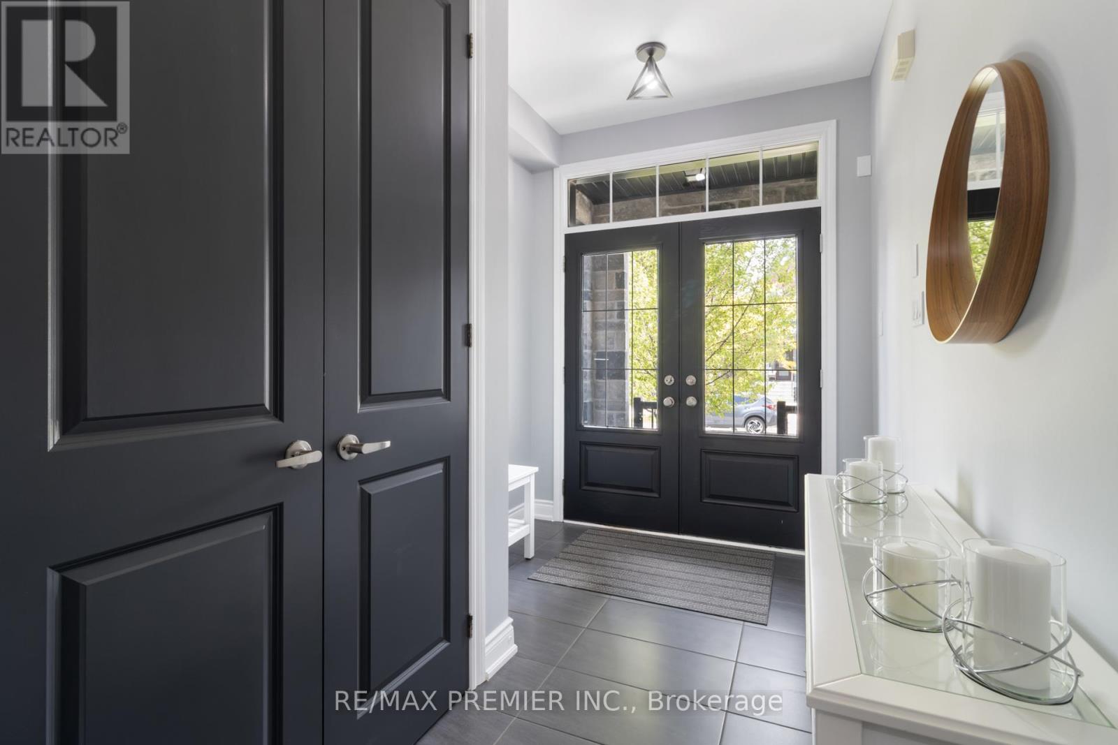 230 CRANBROOK CRESCENT - 5