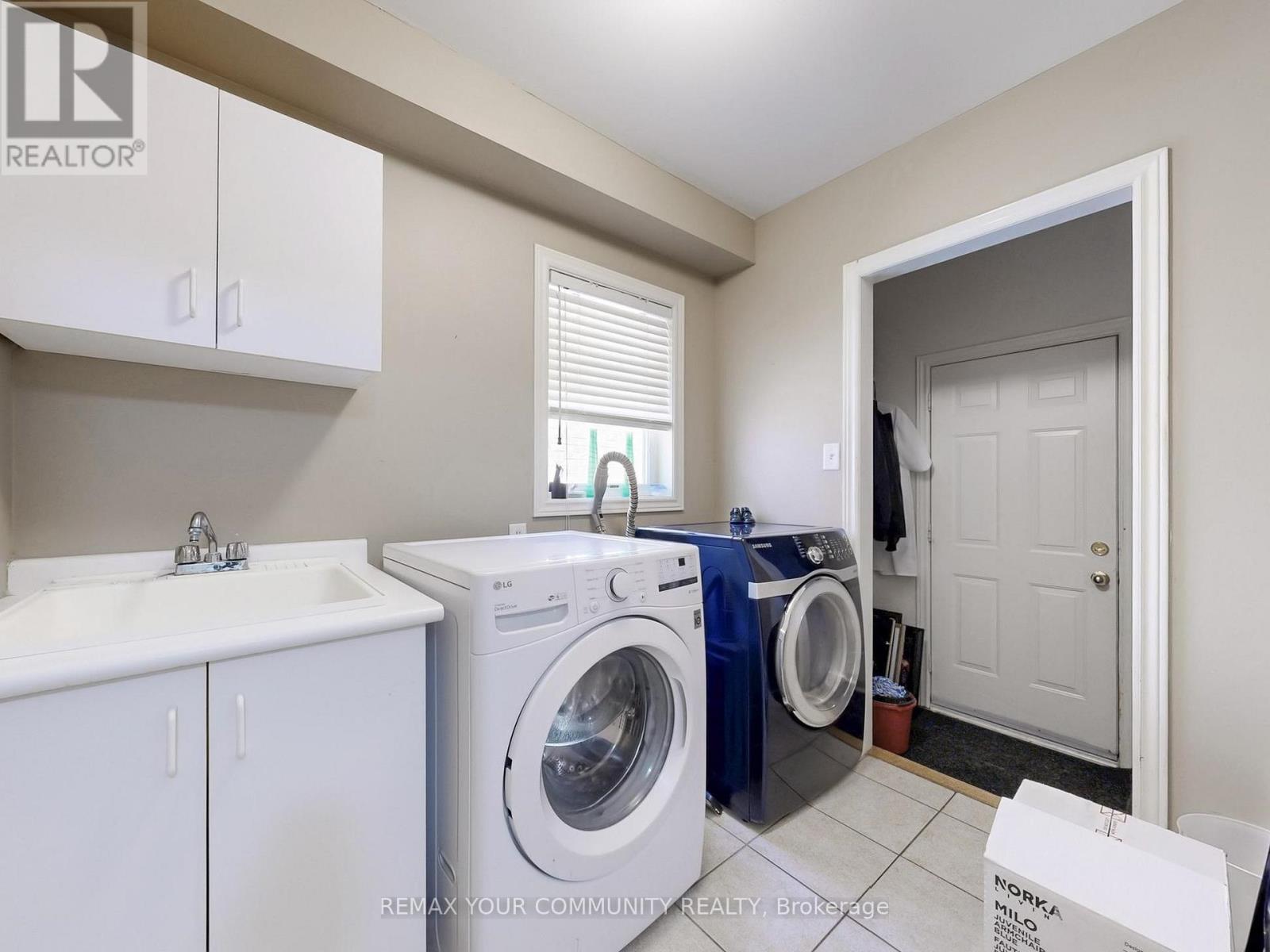24 CACHET HILL CRESCENT - 22