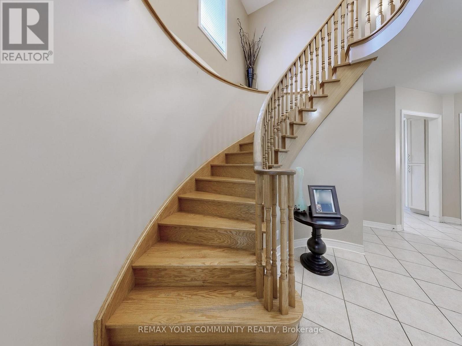 24 CACHET HILL CRESCENT - 26