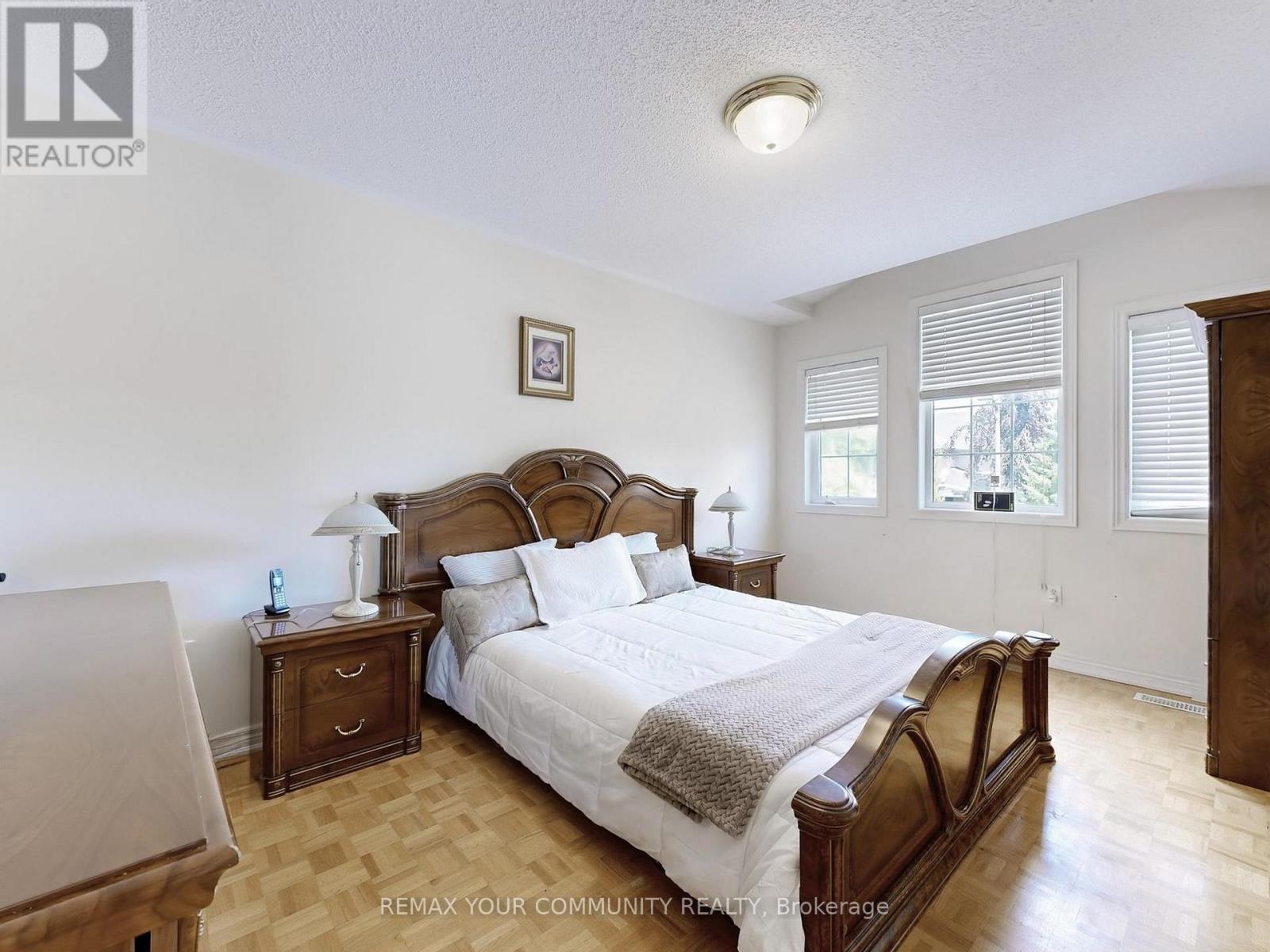 24 CACHET HILL CRESCENT - 36