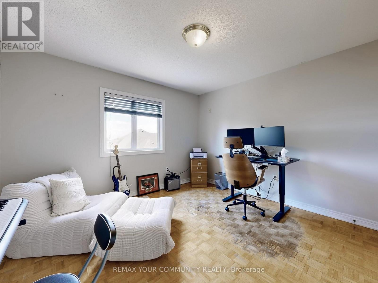 24 CACHET HILL CRESCENT - 40