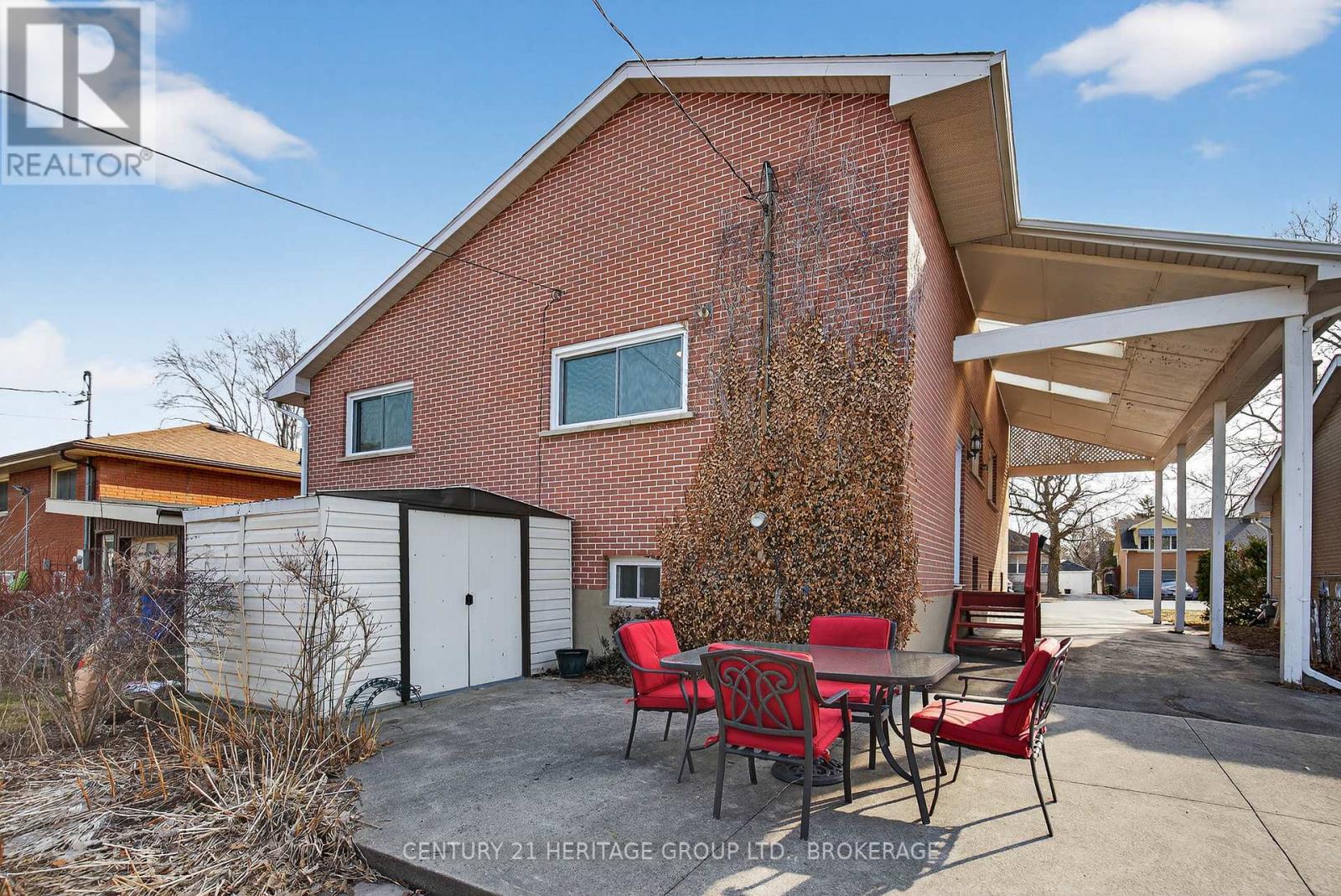 20 OAKRIDGE AVENUE - 11