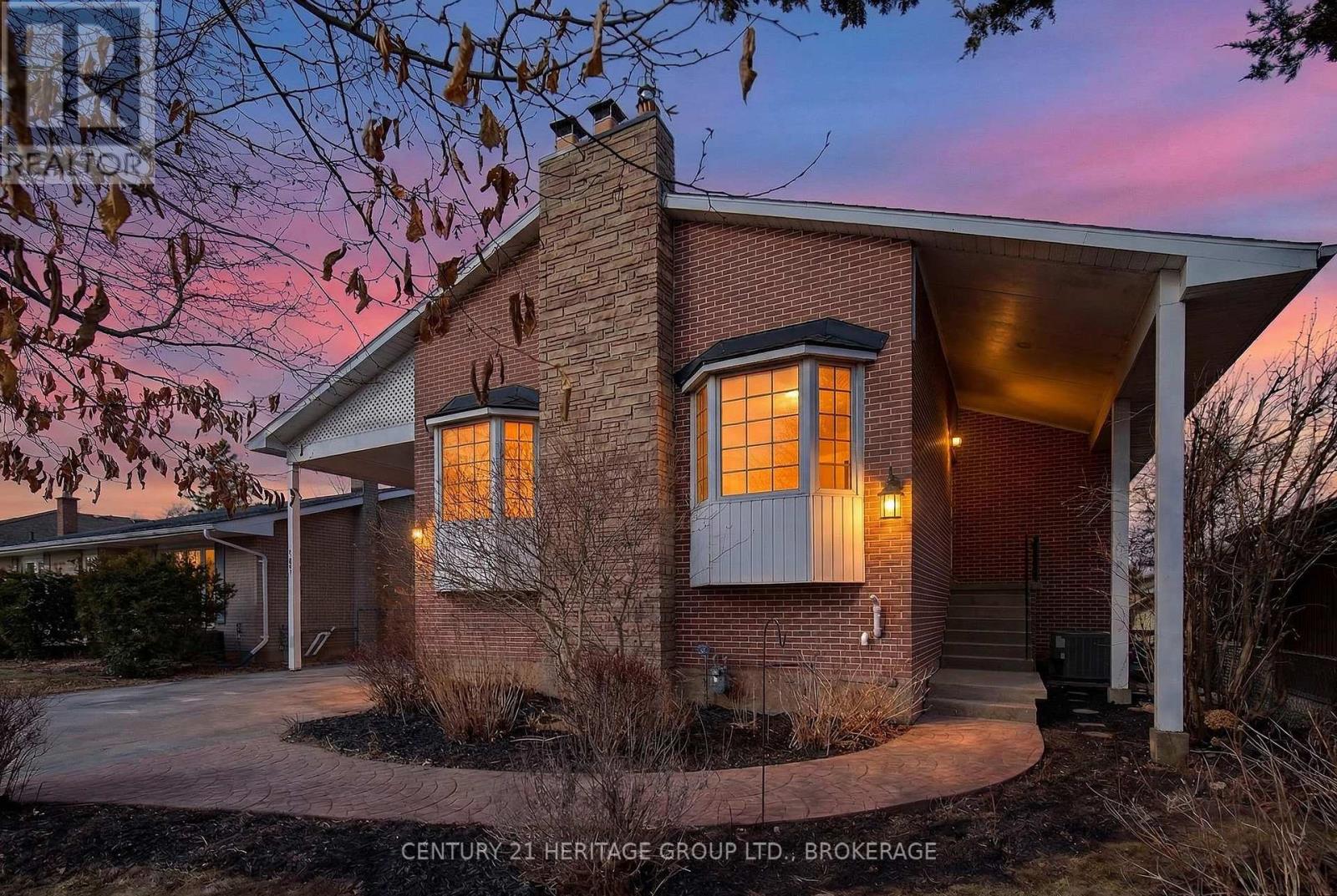 20 OAKRIDGE AVENUE - 7