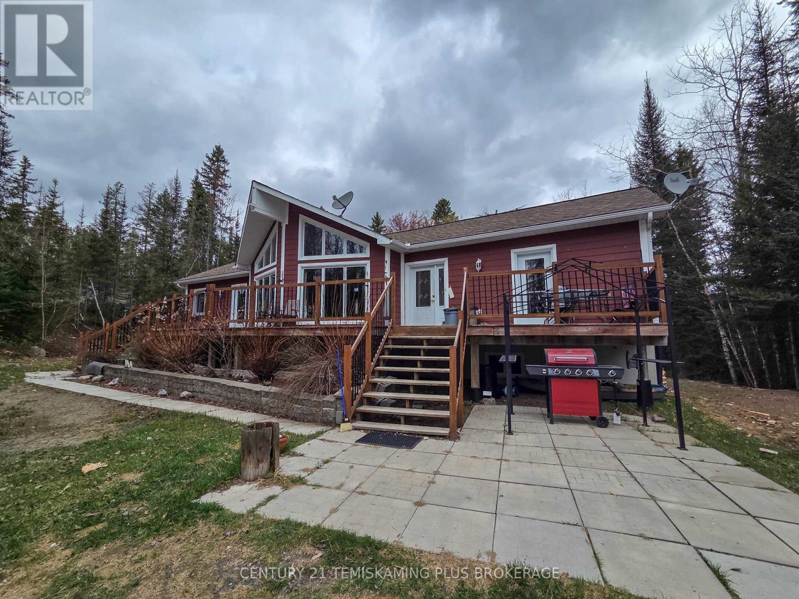 488011 CHAMBERLAIN 6 ROAD - 1