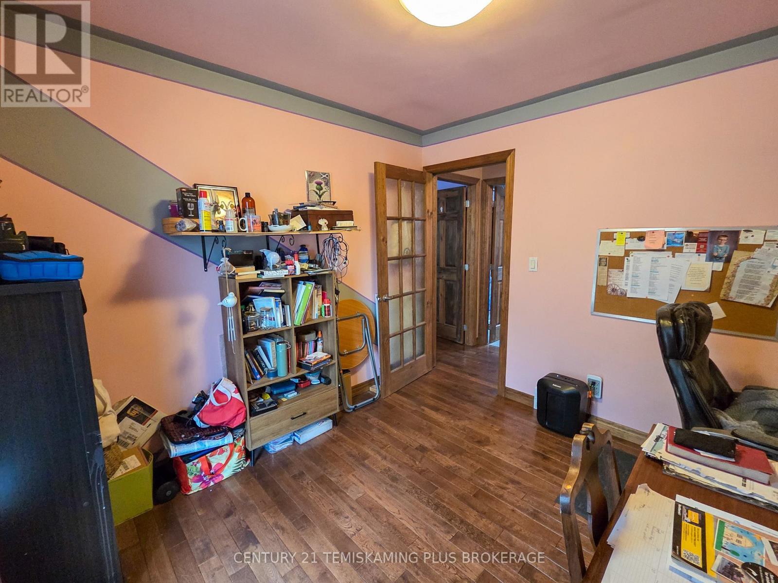 488011 CHAMBERLAIN 6 ROAD - 21