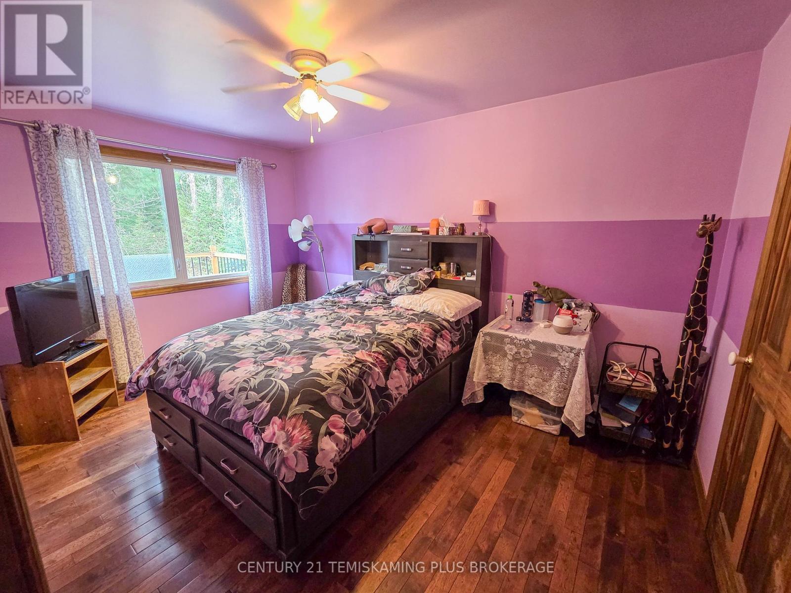 488011 CHAMBERLAIN 6 ROAD - 24