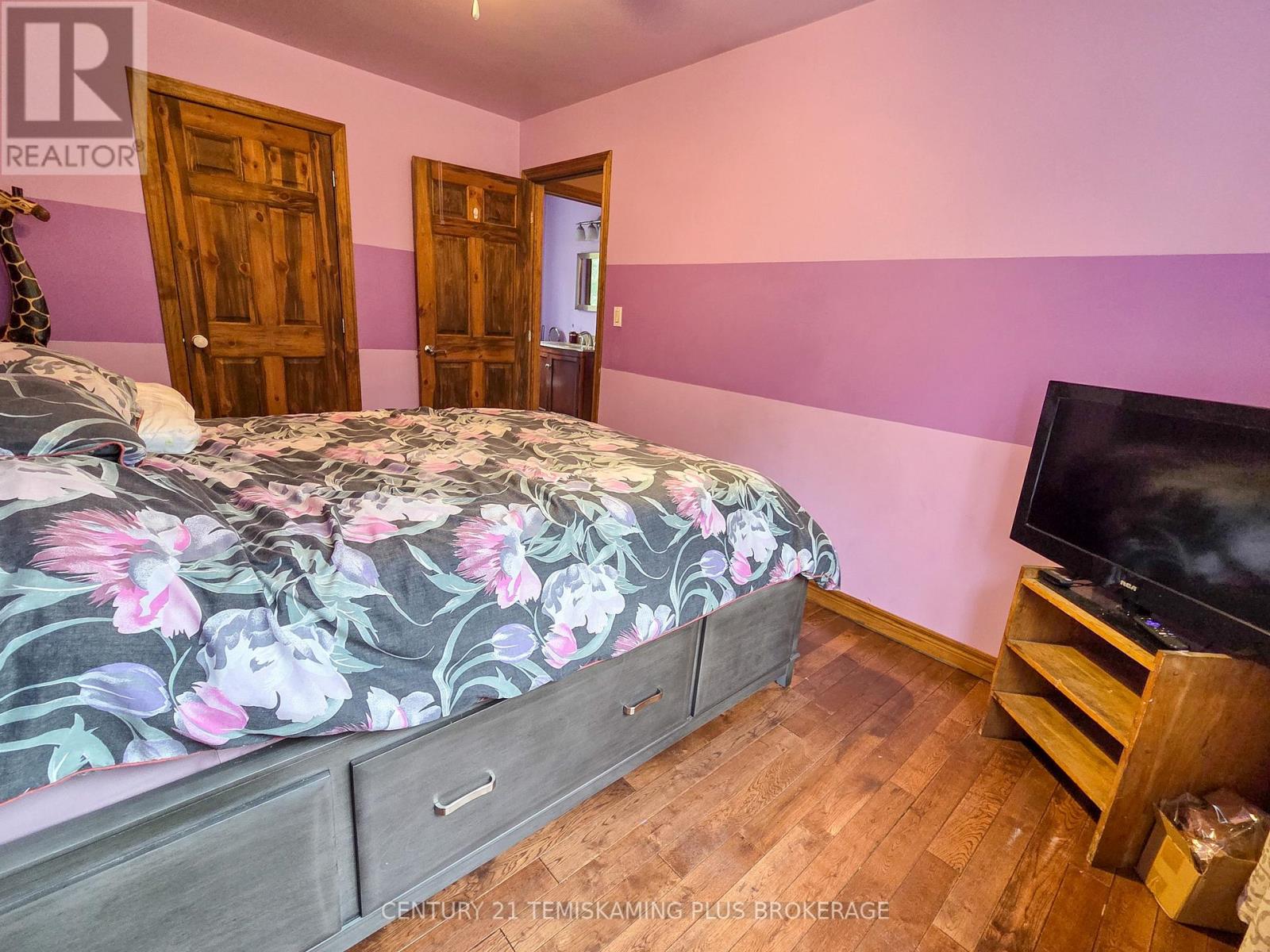 488011 CHAMBERLAIN 6 ROAD - 25