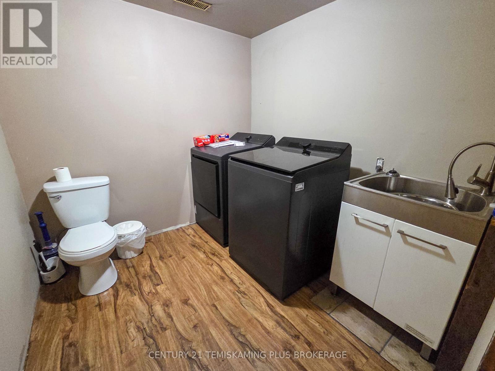 488011 CHAMBERLAIN 6 ROAD - 26