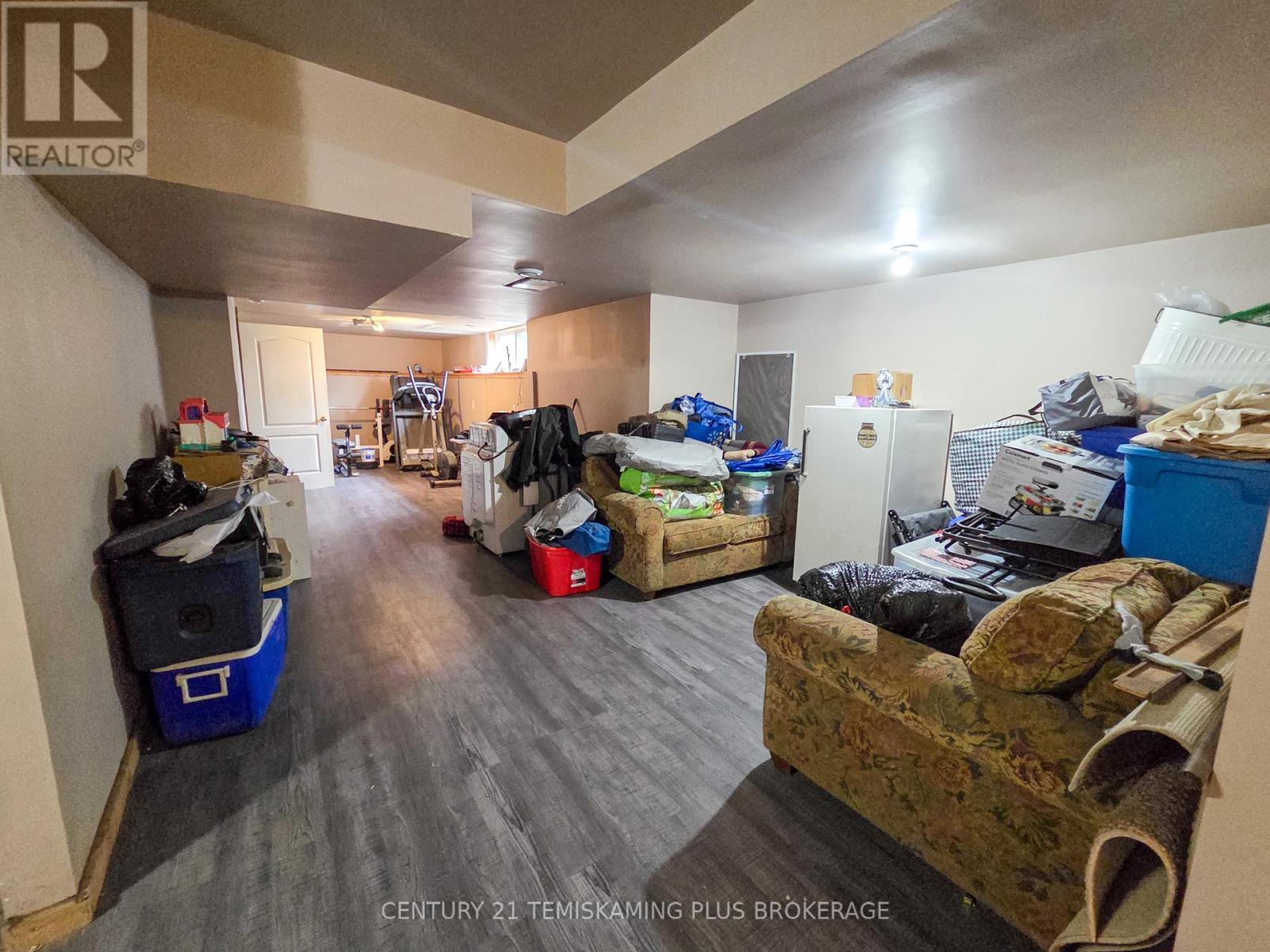 488011 CHAMBERLAIN 6 ROAD - 27