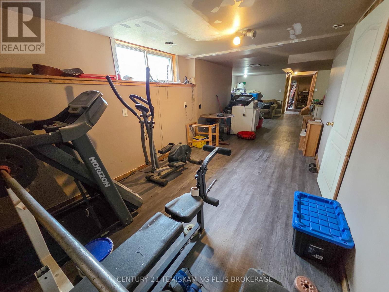 488011 CHAMBERLAIN 6 ROAD - 28