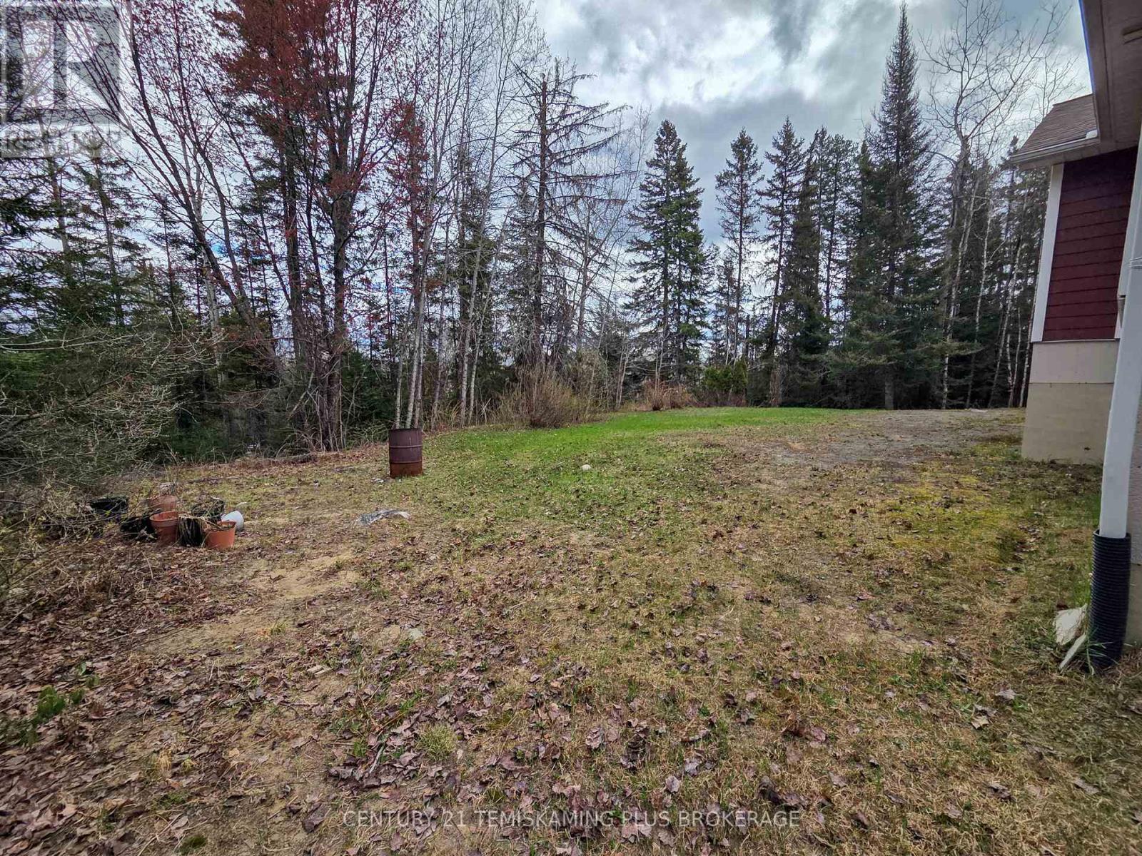 488011 CHAMBERLAIN 6 ROAD - 38