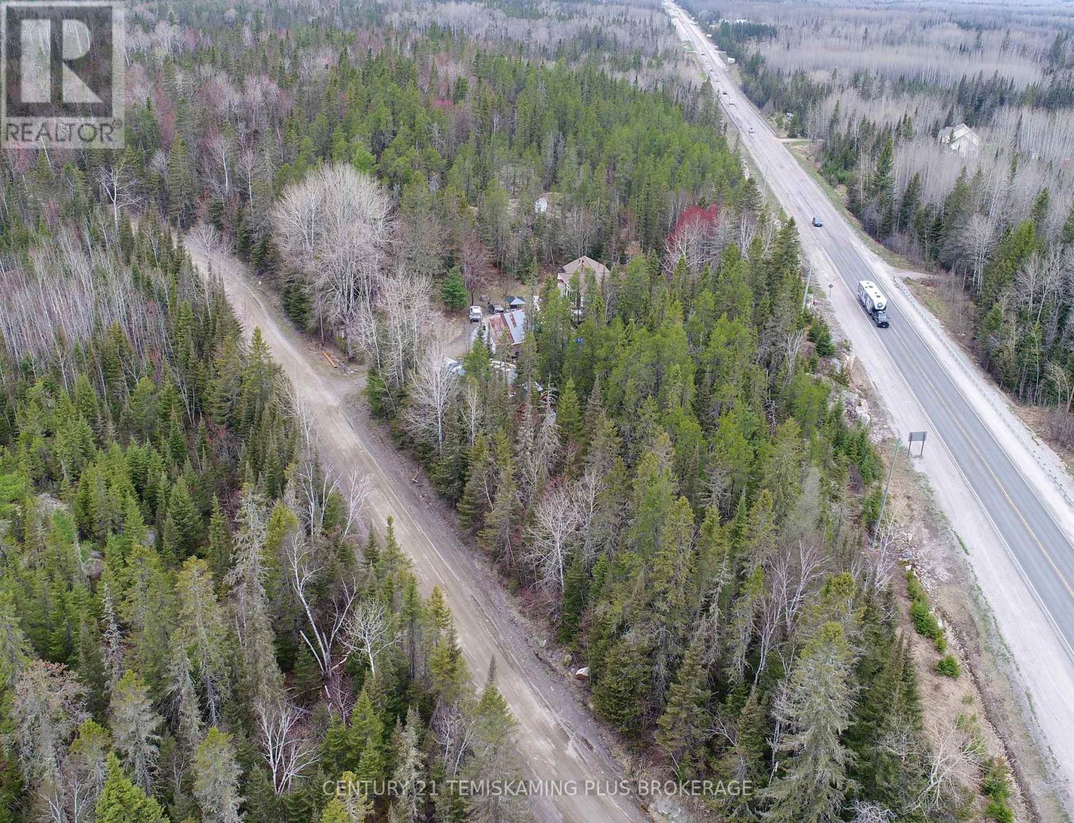488011 CHAMBERLAIN 6 ROAD - 42