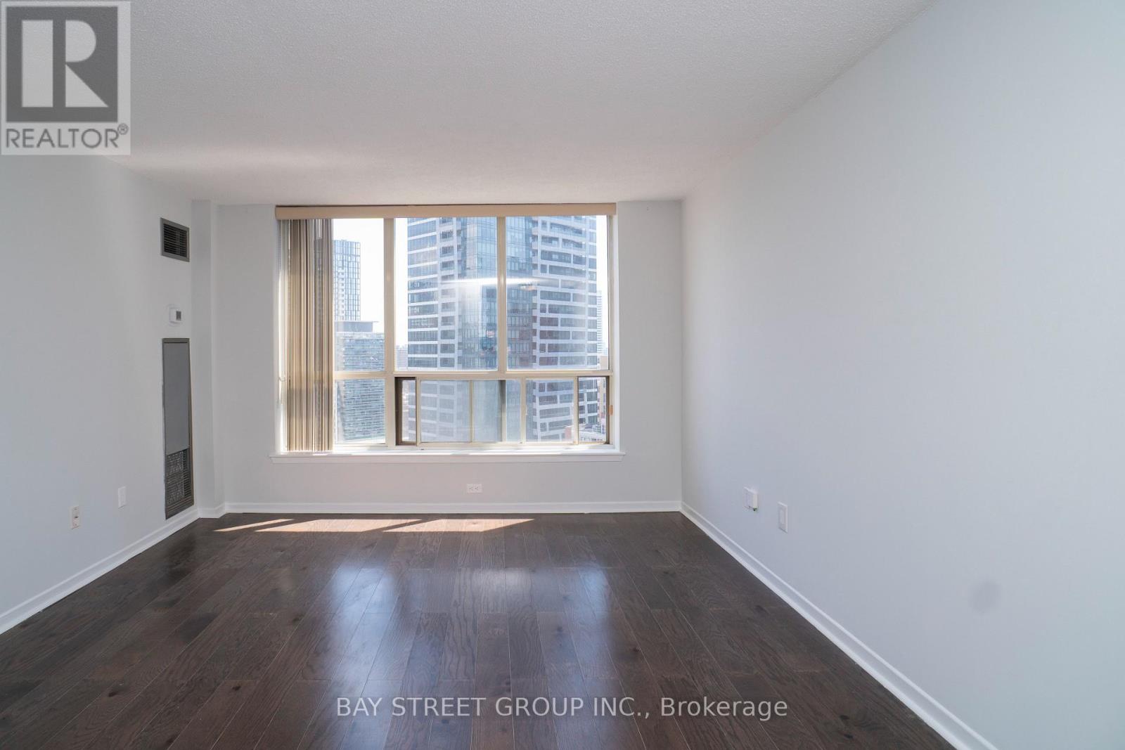 2006 - 44 ST JOSEPH STREET E