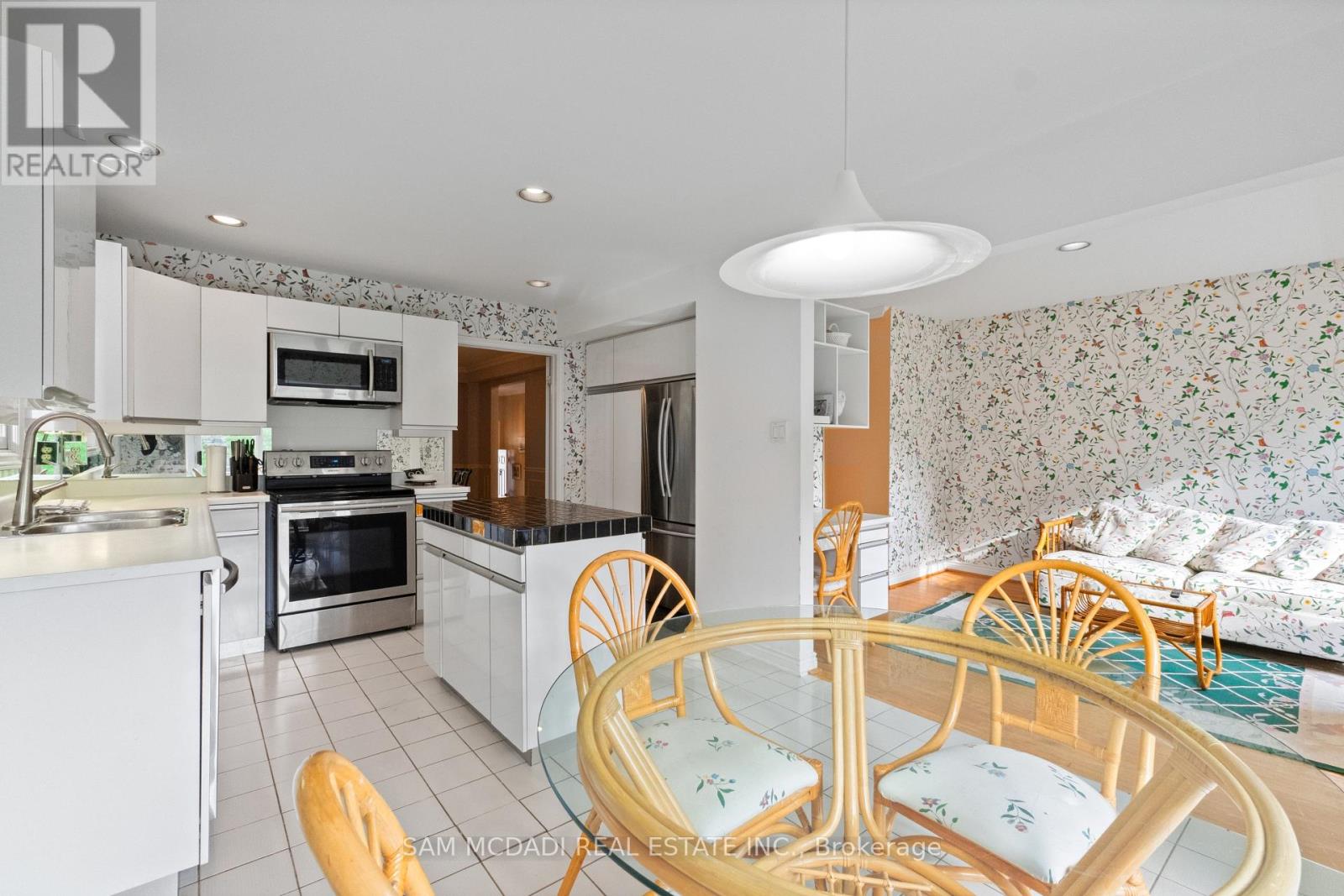 690 ORIOLE PARKWAY - 12